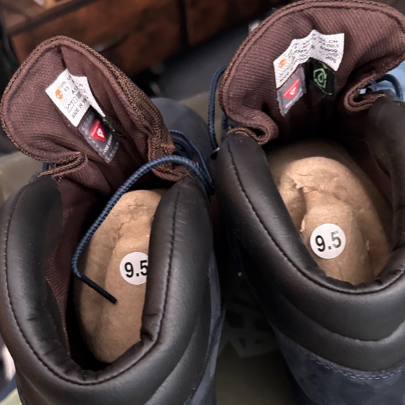 NIB Timberland Fields Navy and Chocolate Boots - Picture 5 of 7